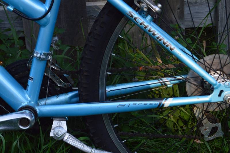 lot 14 image: Light Blue Schwinn Bike