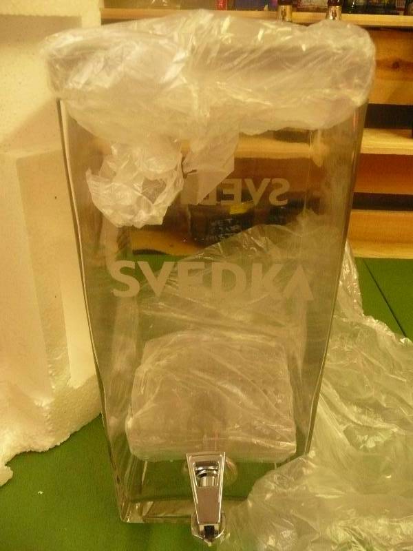 NEW IN BOX - SVEDKA VODKA DRINK DISPENSER