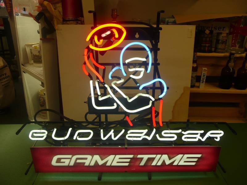 BUDWEISER GAME TIME NEON 31 BY 25 WORKS GOOD