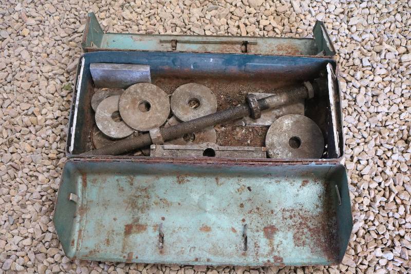 lot 12 image: Heavy duty puller