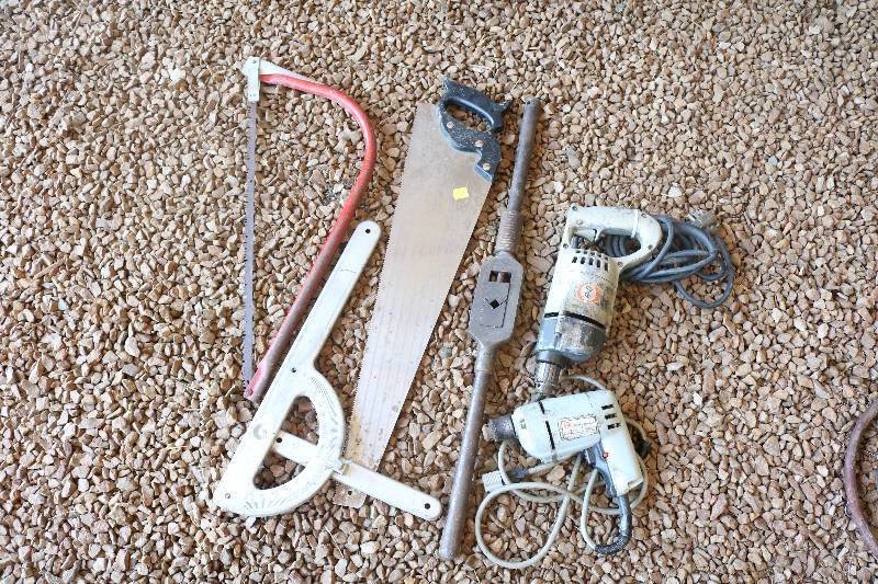 lot 13 image: Assortment of hand tools