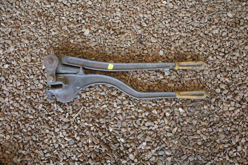 lot 16 image: Riveter