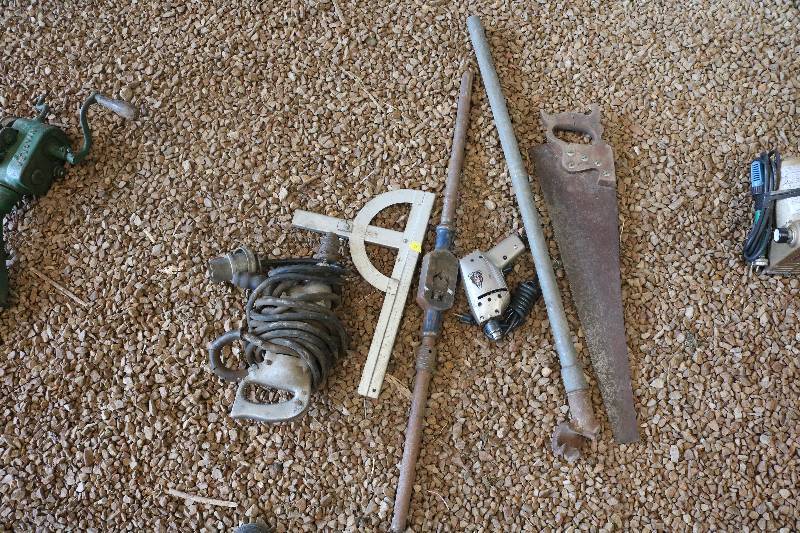 lot 18 image: Hand tools