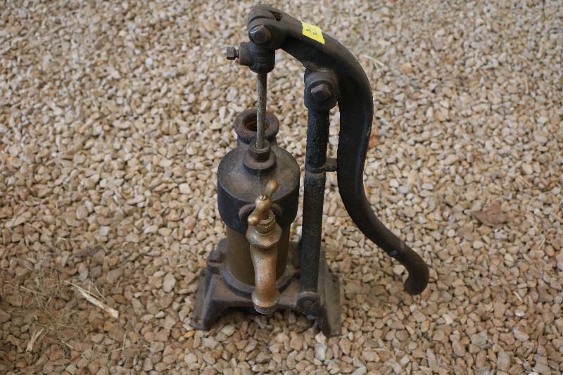 lot 22 image: Old hand pump
