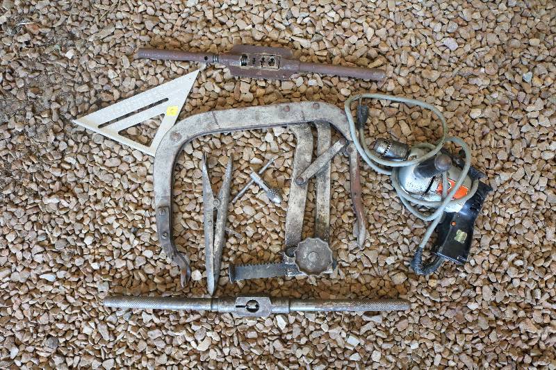 lot 24 image: Hand tools