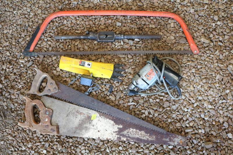 lot 25 image: Hand tools