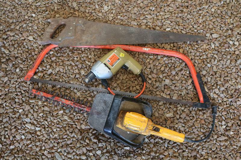 lot 26 image: Hand tools