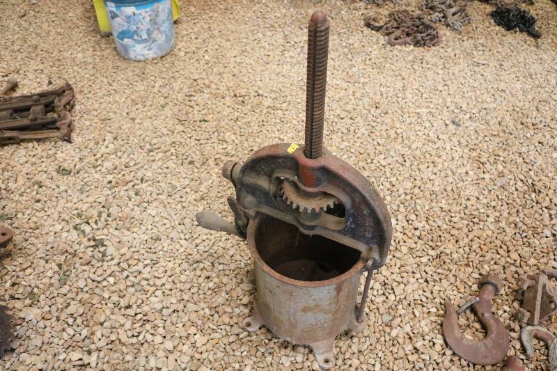 lot 42 image: Lard press