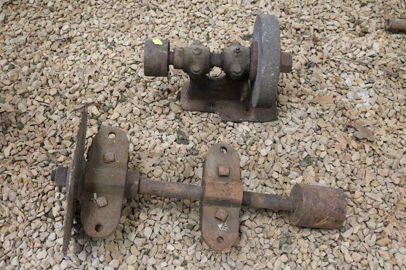 lot 43 image: Belt driven grinder, Belt driven buzz saw