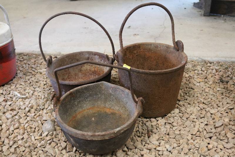 lot 50 image: 3 Cast iron pots