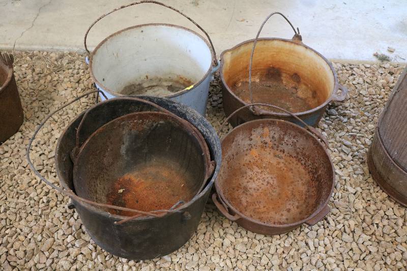 lot 51 image: 5 Cast iron pans