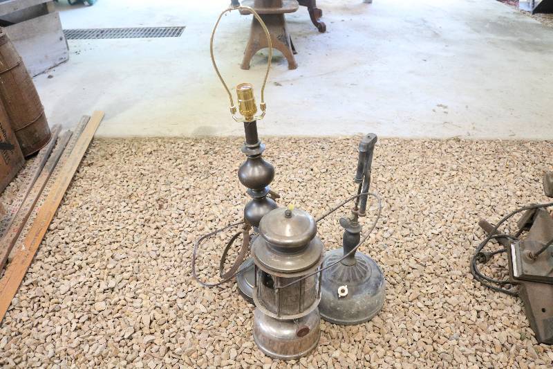 lot 53 image: Misc - lanterns