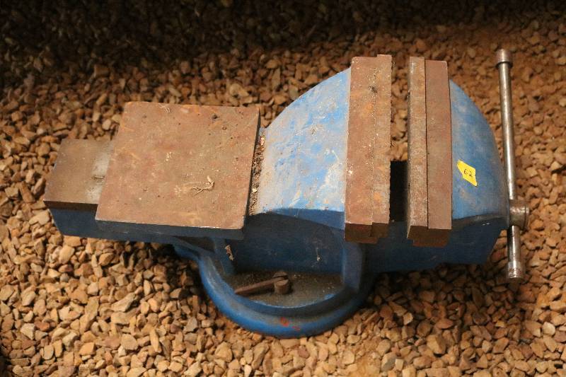 lot 62 image: New heavy duty vise 10