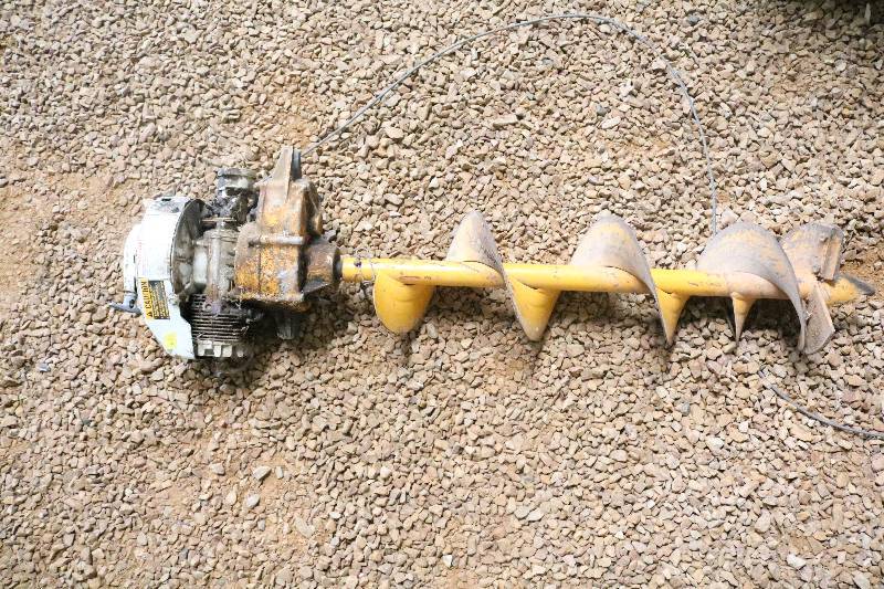 lot 64 image: Dirt auger