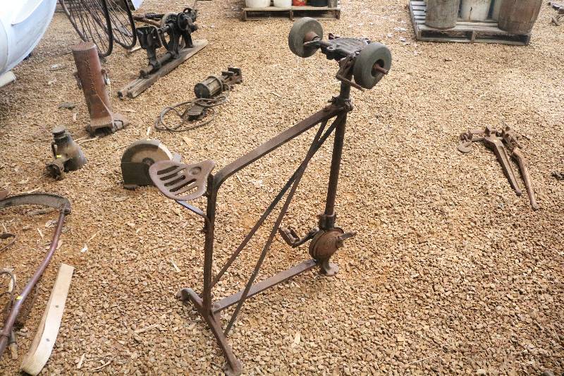 lot 70 image: Antique Luther grinder