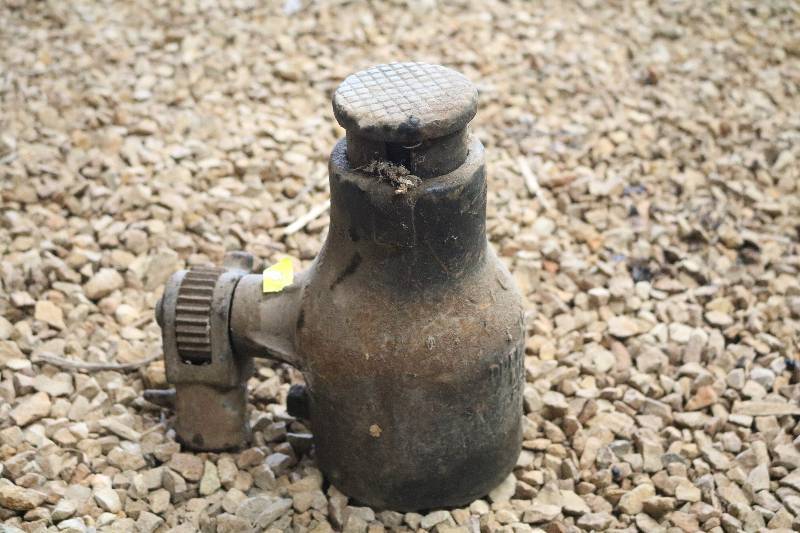lot 73 image: 25 ton Puff Norton jack