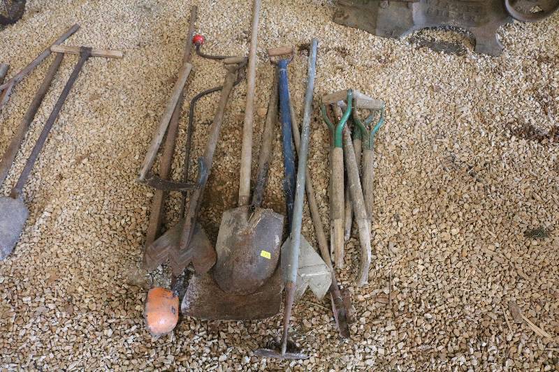 lot 82 image: Old garden tools