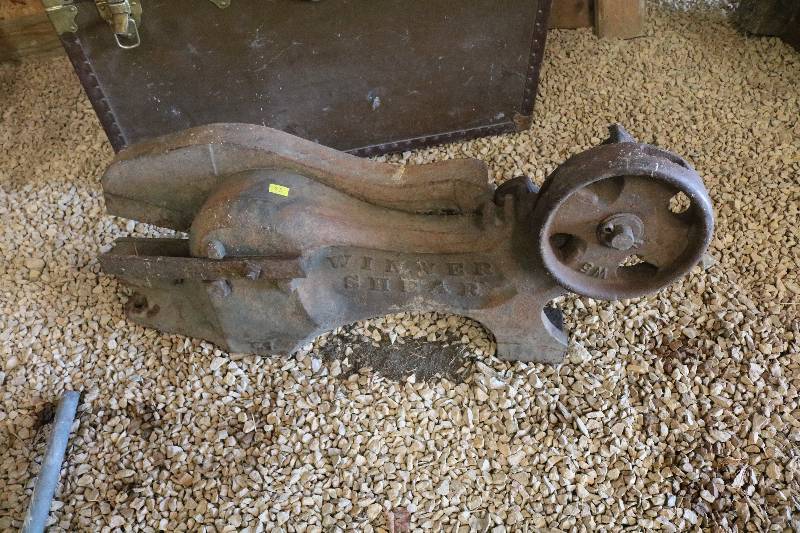 lot 83 image: Winner hand shear