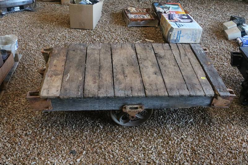 lot 86 image: Lindberry Industrial cart