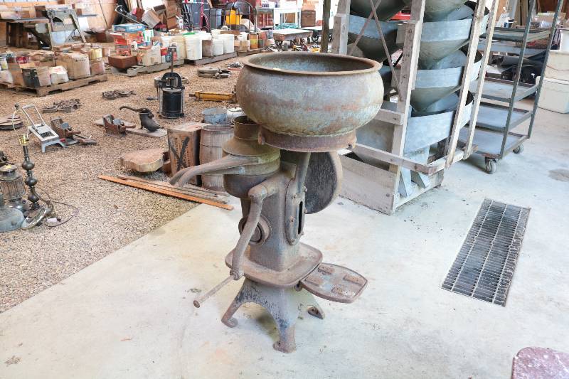 lot 94 image: Cream separator