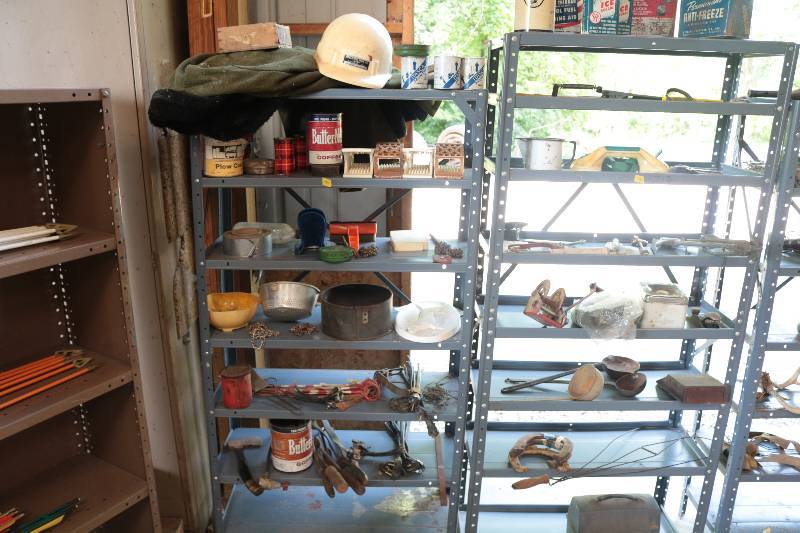 lot 98 image: Rack of misc items