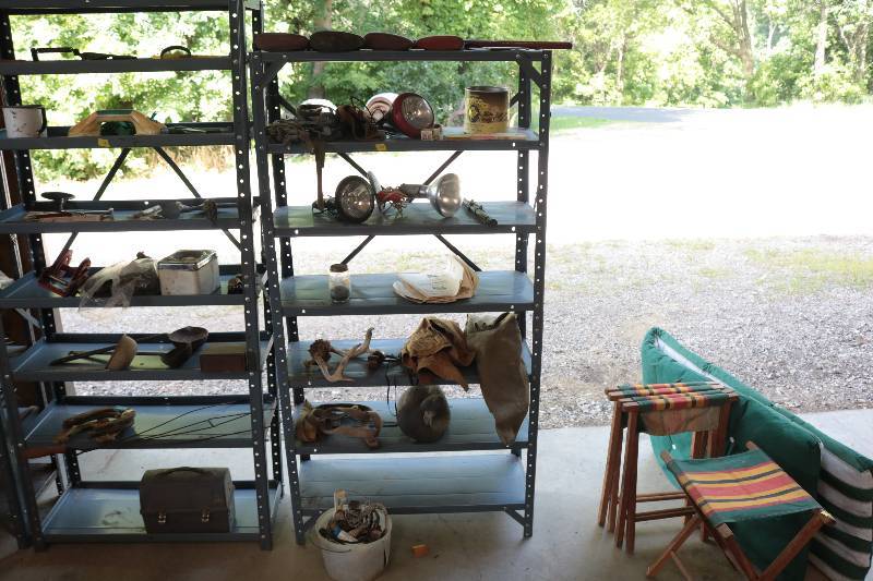 lot 100 image: Rack of misc hunting items