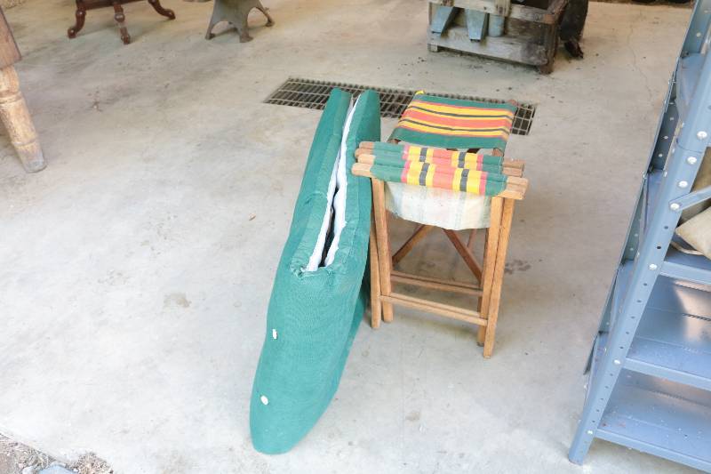 lot 102 image: 3 chairs and cushion