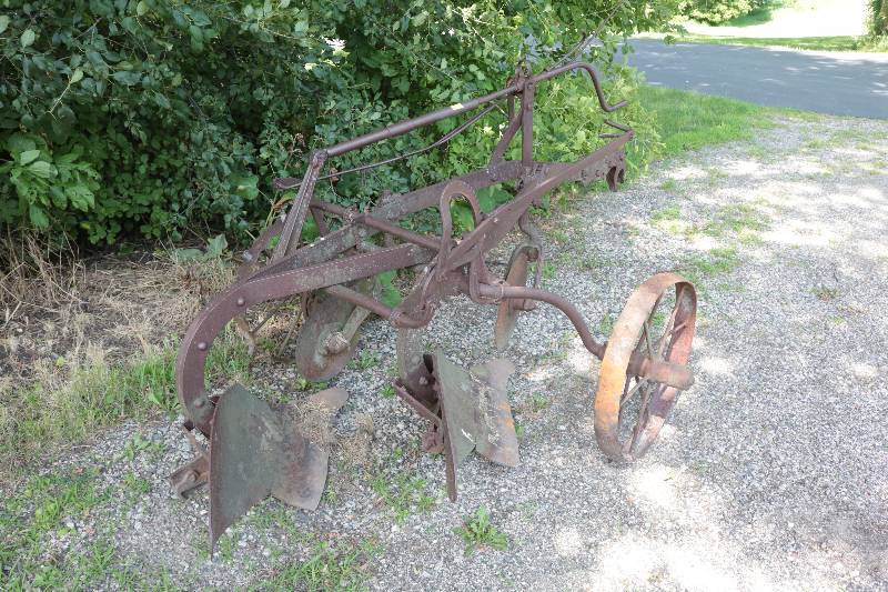 lot 105 image: 2 bottom Plow