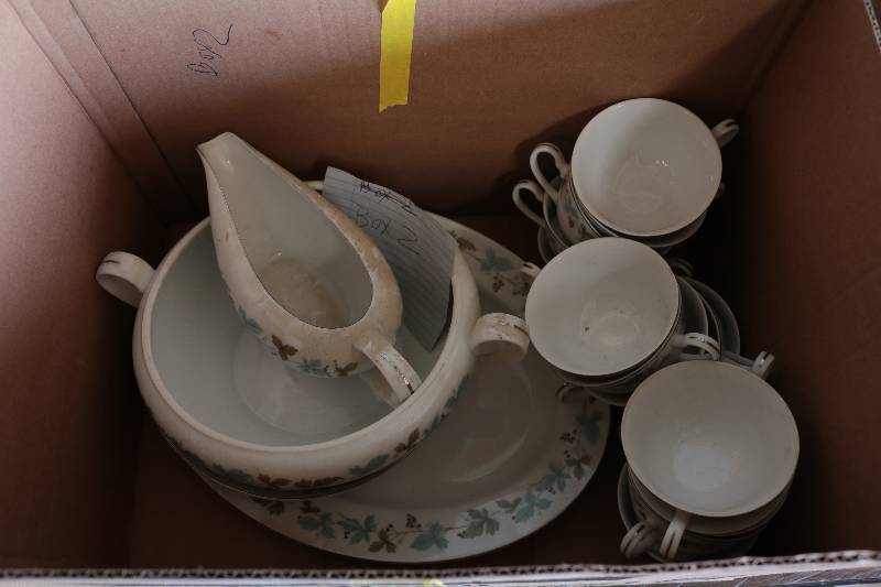 lot 108 image: Vintage fine china, plates, saucer cups and platers