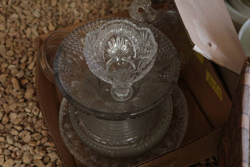 lot 110 image: Misc crystal dishes and bowls