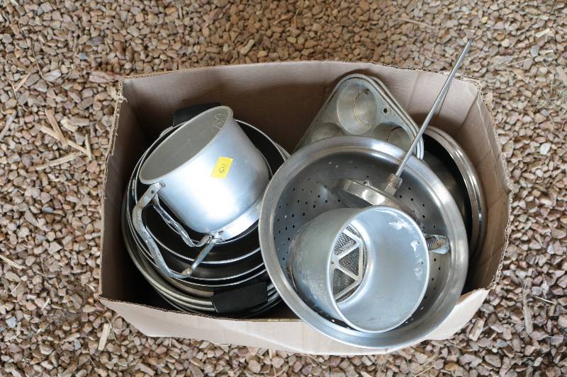 lot 115 image: Misc metal cooking pans