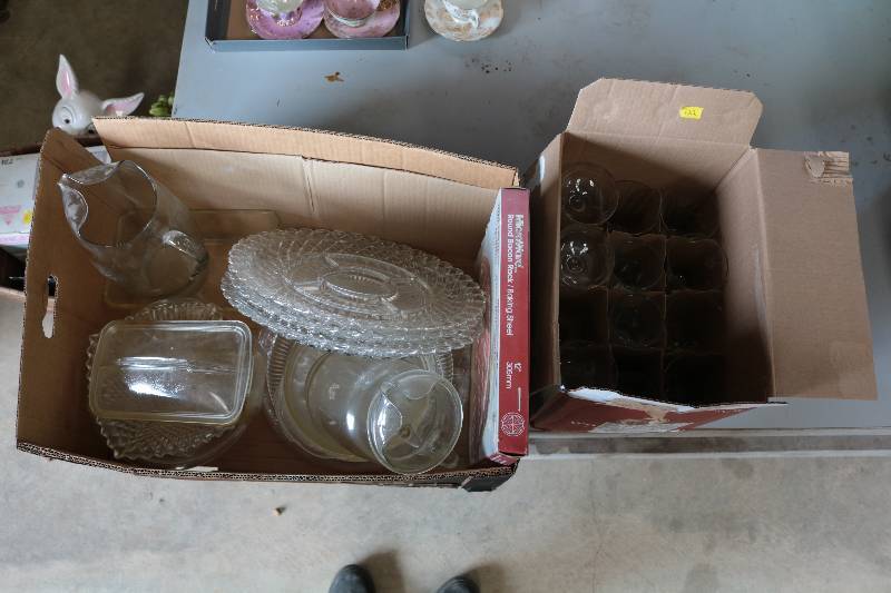 lot 122 image: Misc glasses - 3 small sets