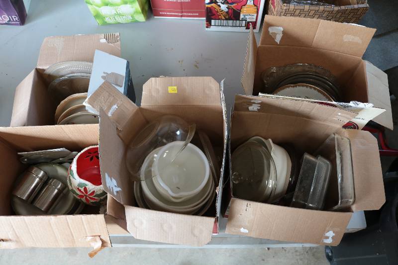 lot 123 image: Misc glass bowls, plates and salt and pepper shaker