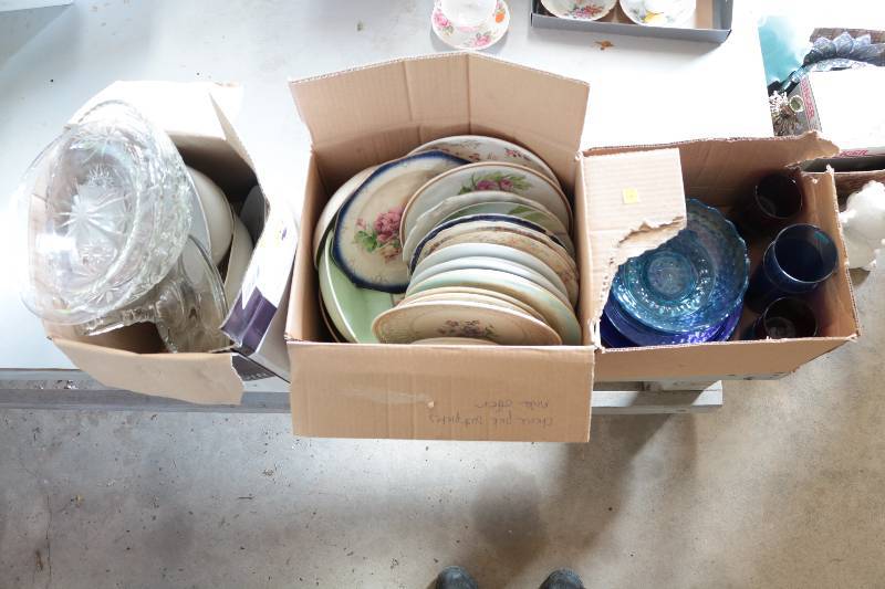 lot 124 image: Blue glass plates, bowls with misc plates and glass bowls