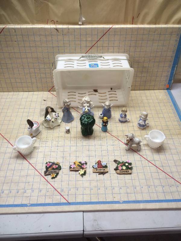 Figurines