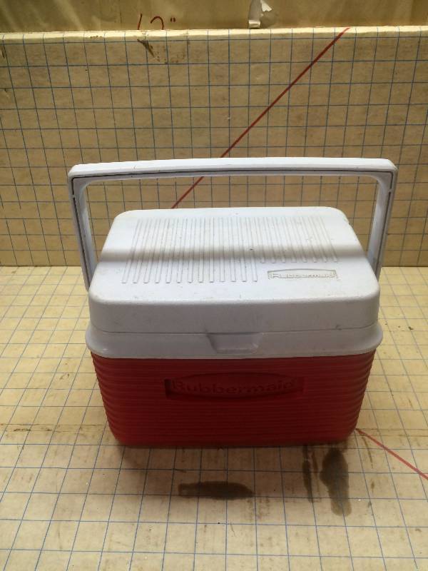 Rubbermaid Cooler