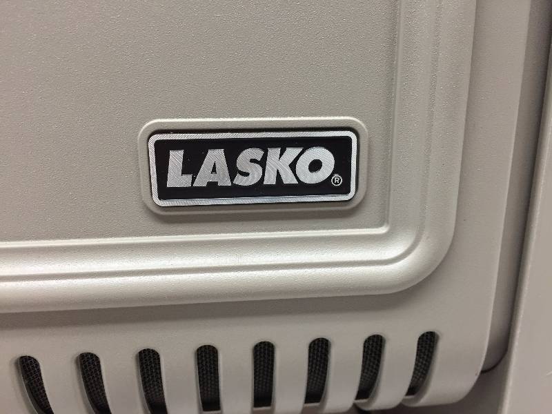 lot 7 image: LASKO LARGE ROOM CERAMIC HEATER