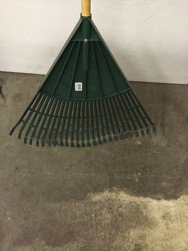 lot 18 image: HAND TAMPER, RAKE, SHOVELS