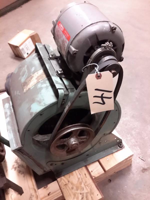 lot 41 image: Squirrel Cage  Fan with Dayton Motor.  13 H.P.  Looks to be almost like new.