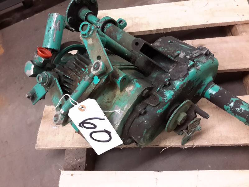 lot 60 image: EATON Hydrostatic Transmission.  35 12 in AXEL Width.. Worked when pulled out of service