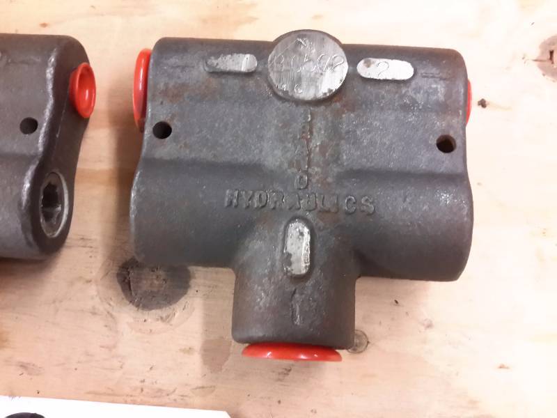 lot 84 image: BRAND HYDRAULICS, Priority Divider.. BG52-34