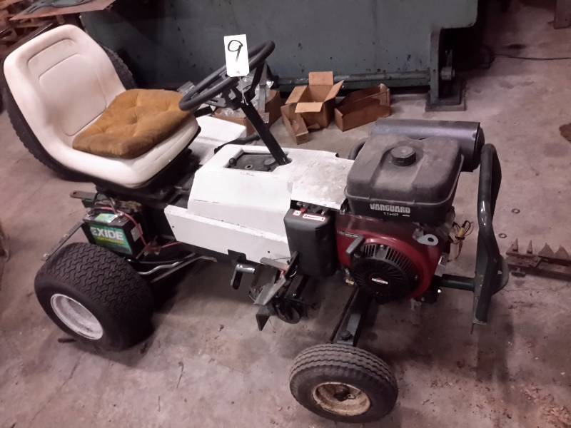 lot 9 image: PROTO TYPE, Garden Tractor, 11 H.P Vanguard Engine.. Electric Start