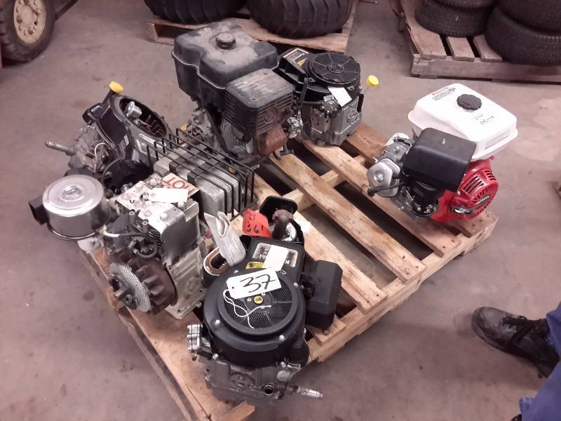 lot 37 image: Pallet of misc. Engines for parts