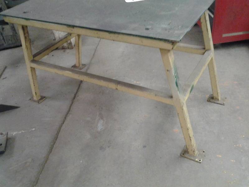 lot 98 image: Solid Steel Work Table.. 40 in x 24in x 26 in
