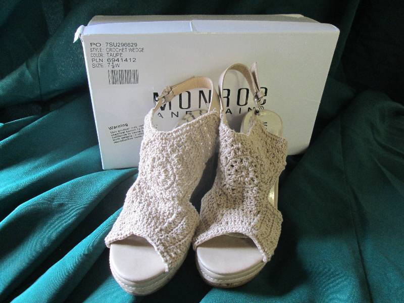 Womens Shoes  Monroe and Main Croch...
