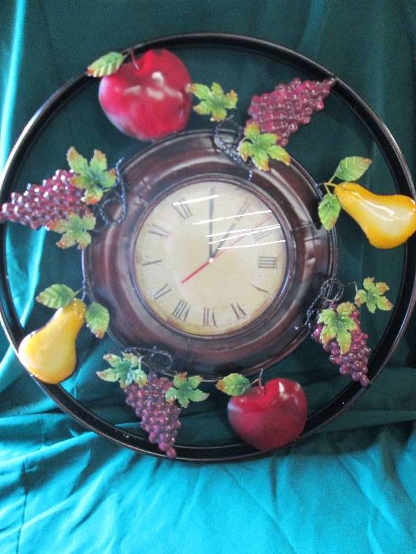 Large Round Clock with Americana Me...