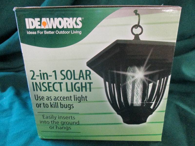 Ideaworks  2 in 1 Solar Insect Ligh...