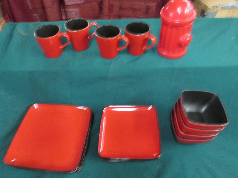 Better Homes & Garden Dinnerware in...