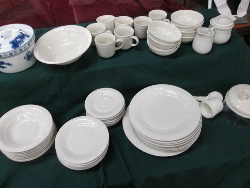 Great Gibson Off-White Dinnerware S...