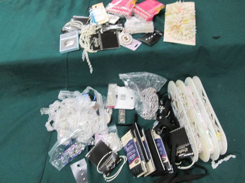 Lot of trims, many pearl beads,pear...